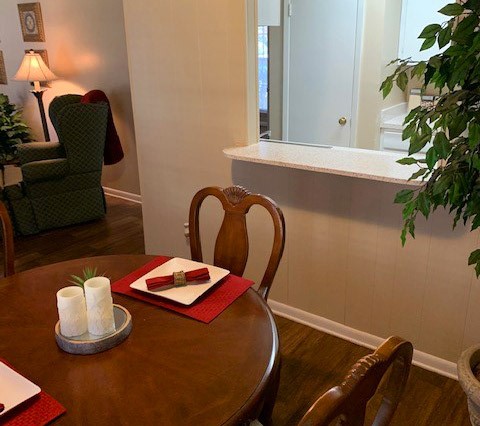 Chateau-1-bedroom-dining room1